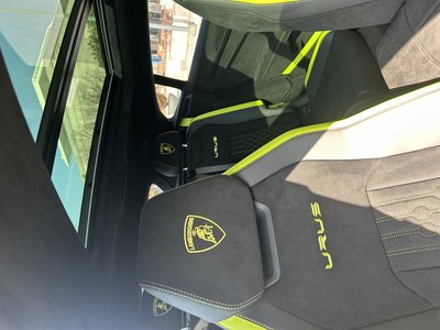 LAMBORGHINI URUS - 10