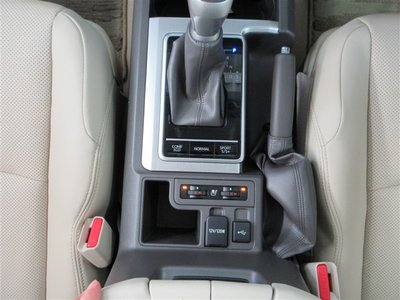 2022 Toyota LAND CRUISER PRADO — миниатюра 26