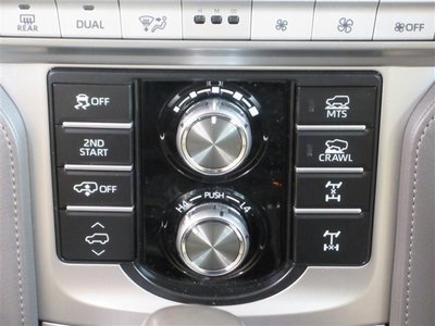 2022 Toyota LAND CRUISER PRADO — миниатюра 25