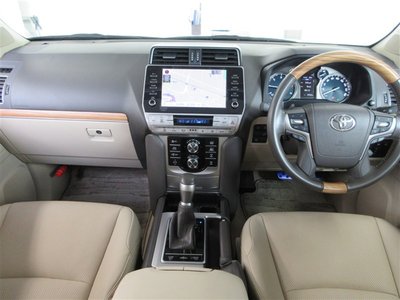 2022 Toyota LAND CRUISER PRADO photo 10