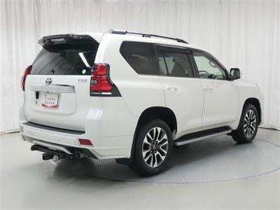 2022 Toyota LAND CRUISER PRADO photo 3