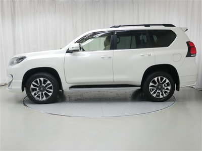 2022 Toyota LAND CRUISER PRADO photo 2