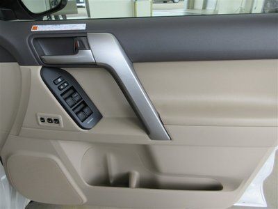 2022 Toyota LAND CRUISER PRADO — миниатюра 29