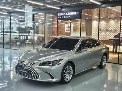 2025 Lexus ES 照片 1
