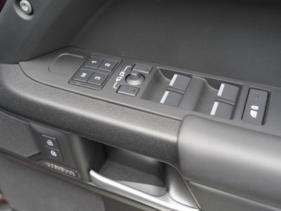 2025 LAND Rover DEFENDER — миниатюра 38