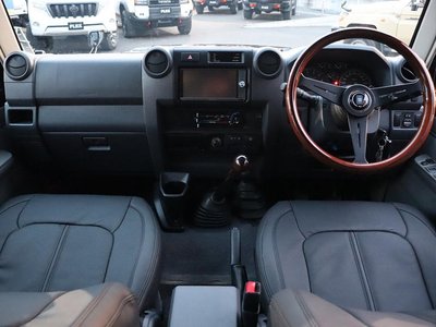 TOYOTA LAND CRUISER 70 - 10