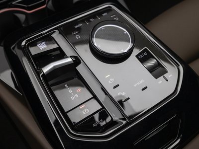 صورة 9 لـ 2025 BMW 5 SERIES