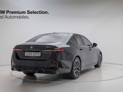 صورة 4 لـ 2025 BMW 5 SERIES