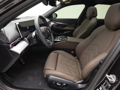 صورة 10 لـ 2025 BMW 5 SERIES