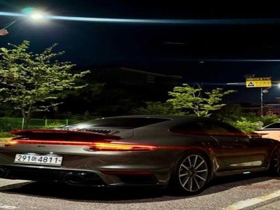 PORSCHE 911 - 9