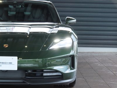 2025 Porsche TAYCAN photo 3