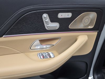 2025 Mercedes-BENZ GLS thumbnail 25