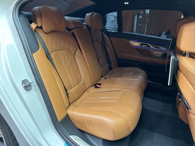 BMW 7 SERIES - 8