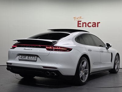 PORSCHE PANAMERA - 3