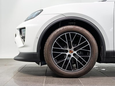 PORSCHE MACAN - 10