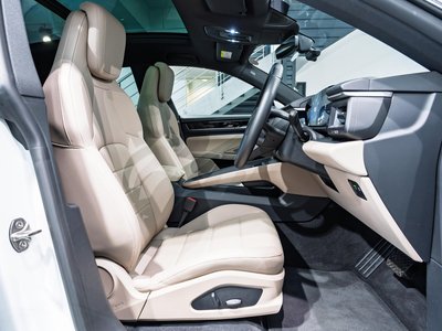 PORSCHE MACAN - 3