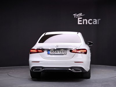 MERCEDES-BENZ E-CLASS - 4