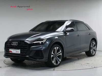 AUDI Q8 - 1