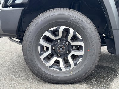 صورة مصغرة 74 لـ 2025 Toyota LAND CRUISER 70