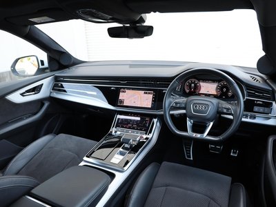 2020 AUDI Q8 — фото 6