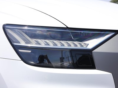 2020 AUDI Q8 thumbnail 36