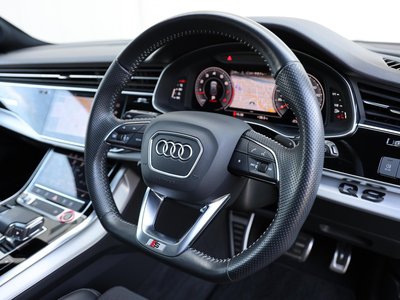 2020 AUDI Q8 — фото 5