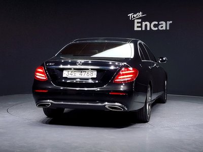 MERCEDES-BENZ E-CLASS - 4
