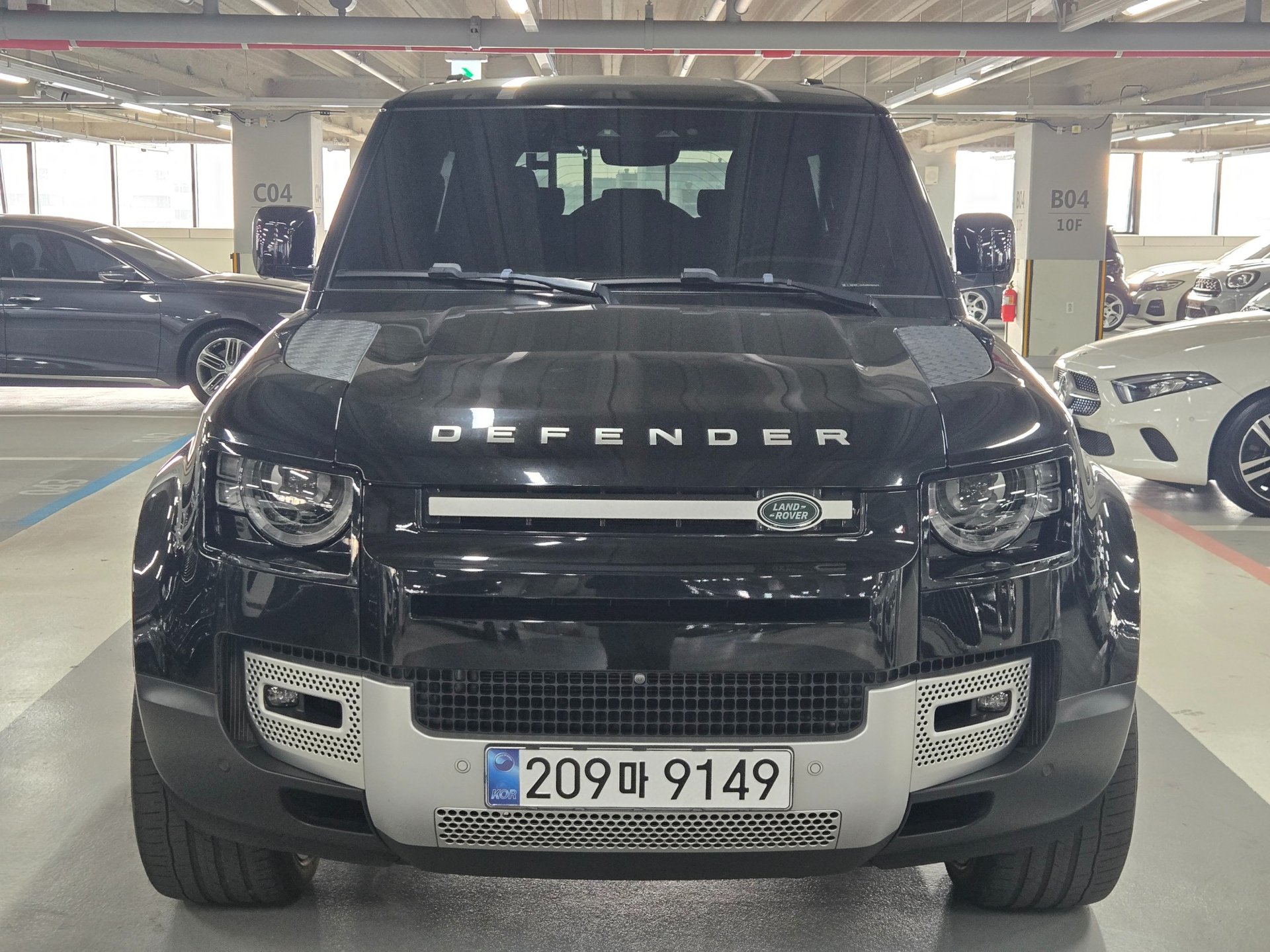 LAND ROVER DEFENDER - View 1