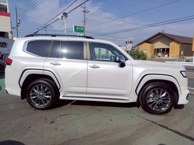 TOYOTA LAND CRUISER 300 - 9