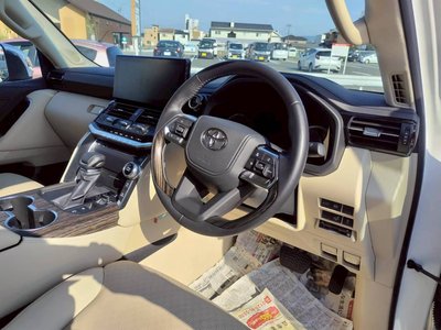 TOYOTA LAND CRUISER 300 - 10
