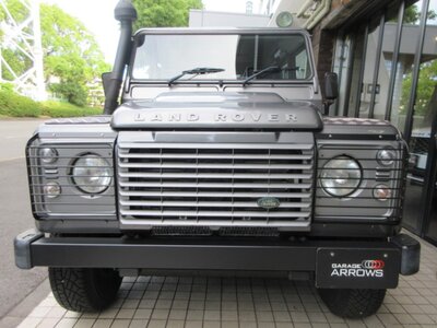 LAND ROVER DEFENDER - 2