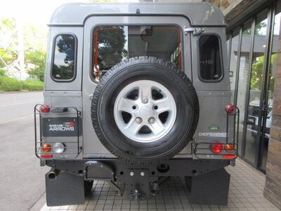 LAND ROVER DEFENDER - 4