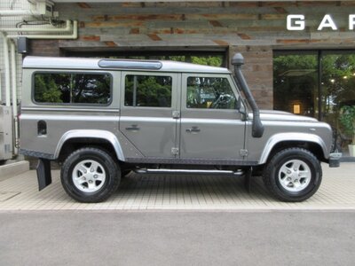 LAND ROVER DEFENDER - 6