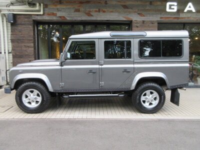 LAND ROVER DEFENDER - 8