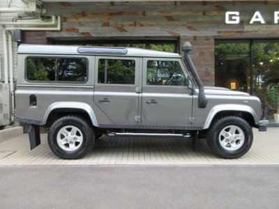 LAND ROVER DEFENDER - 7