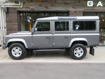 LAND ROVER DEFENDER - 9