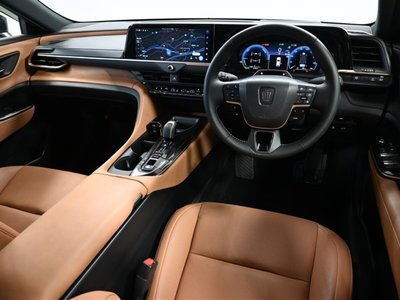 TOYOTA CROWN SPORT - 4