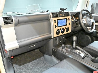 TOYOTA FJ CRUISER - 9