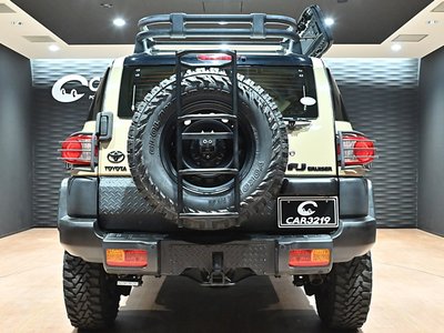 TOYOTA FJ CRUISER - 4