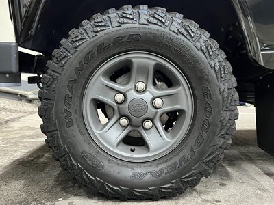 LAND ROVER DEFENDER - 7