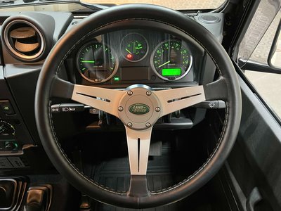 LAND ROVER DEFENDER - 8