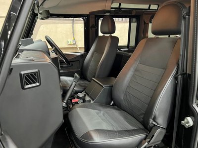 LAND ROVER DEFENDER - 10