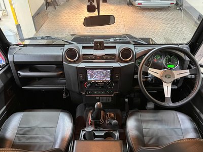 LAND ROVER DEFENDER - 9