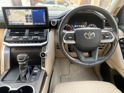2023 Toyota LAND CRUISER 300 — миниатюра 18