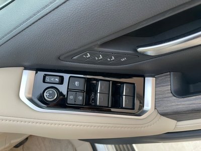 2023 Toyota LAND CRUISER 300 — миниатюра 27