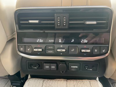 2023 Toyota LAND CRUISER 300 — миниатюра 30