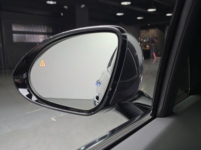 2021 Genesis GV70 — миниатюра 17