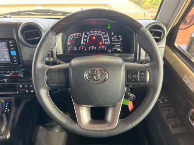 TOYOTA LAND CRUISER 70 - 10