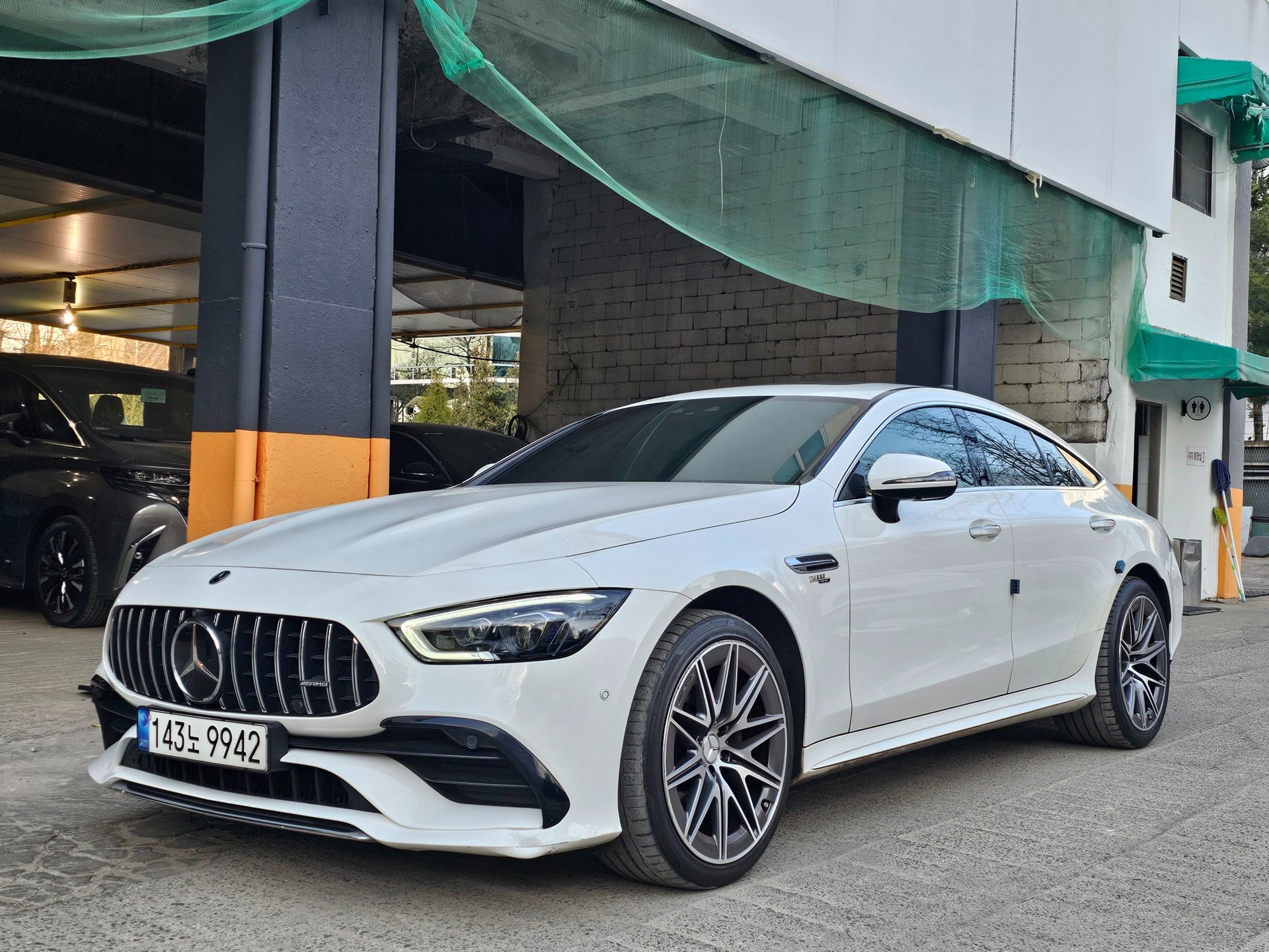 MERCEDES-BENZ GT AMG - View 1
