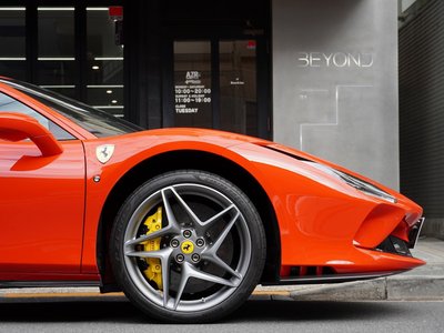 FERRARI F8 TRIBUTO - 8